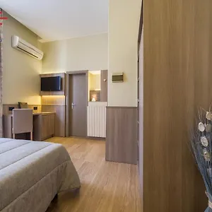 Hotel Est, Piombino